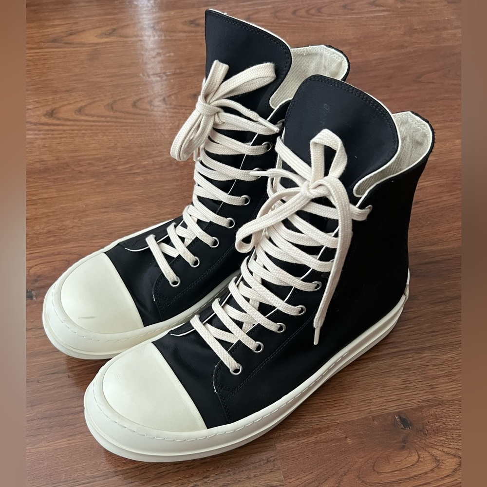 RICK OWENS DRKSHDW
Black License Plate High Sneakers